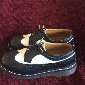 Dr. MARTENS 3989 Bex Brogue Oxford B/W